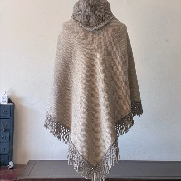 Handmade Beige Knit Wool Blend Poncho with Fringe - Picture 6 of 11